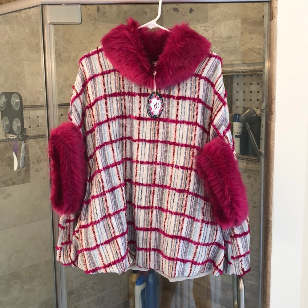 America & Beyond faux fur poncho